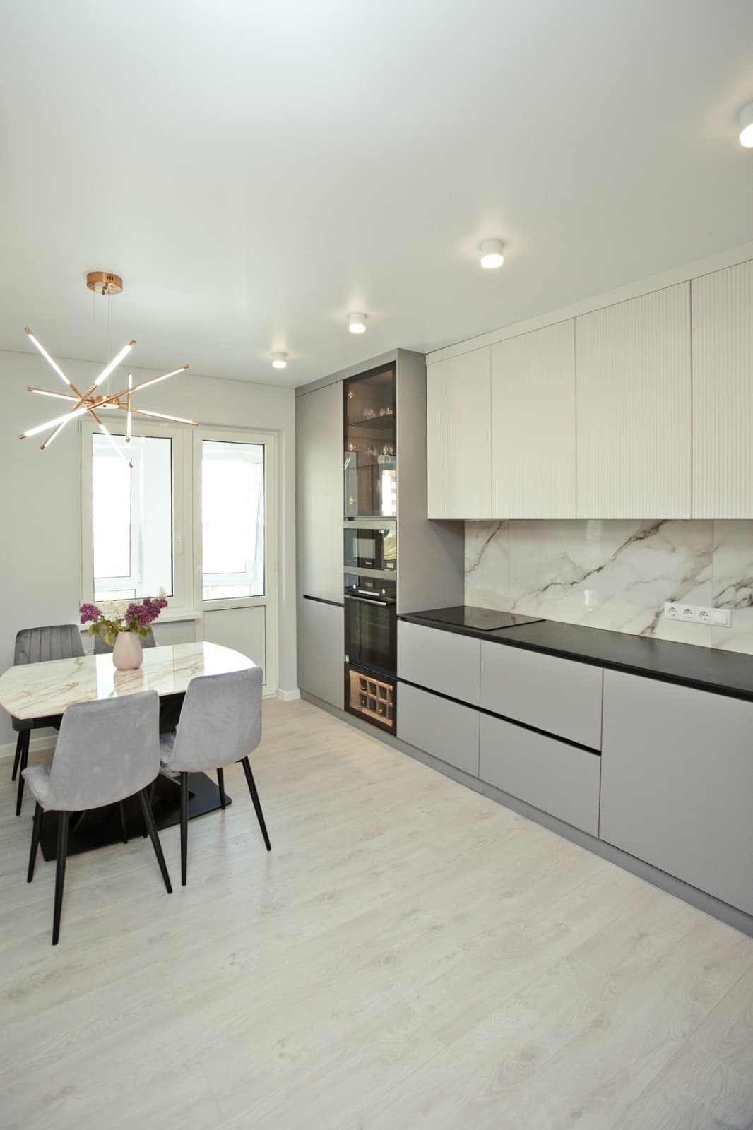 Design modern, materiale premium și funcționalitate fără compromis.